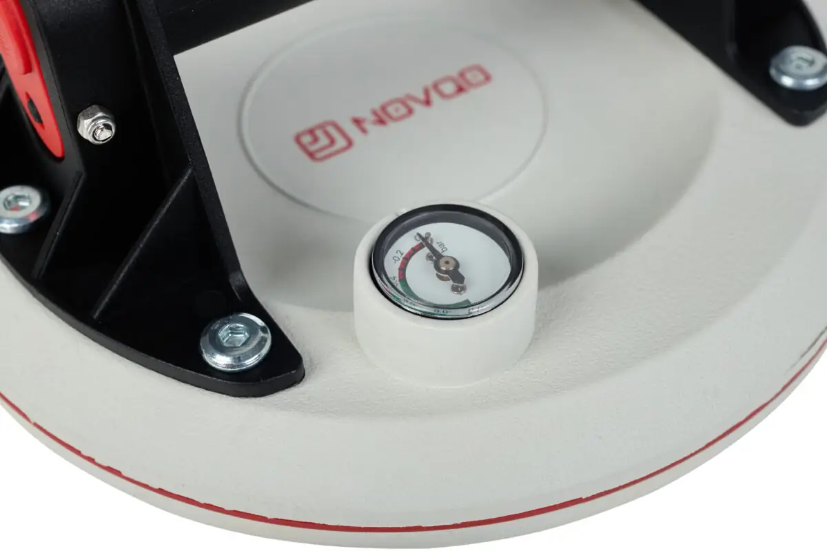 Вакуумна монтажна присоска NOVQO P611 (140кг) з манометром